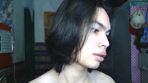 asian_babyboi online show from April 25, 4:04 pm