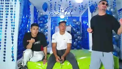 THOMAS AND DAMIAND online show from January 21, 12:15 am