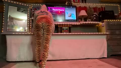 SIR WILLIAM online show from February 3, 7:02 am