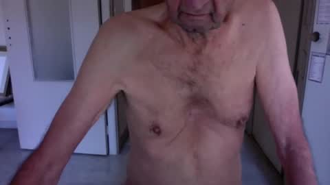 Snapshot of auguste061400 chatting on December 12, 10:13 am auguste061400 online show from December 12, 10:13 am