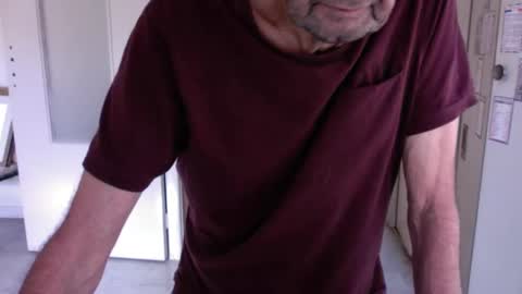 Snapshot of auguste061400 chatting on December 5, 9:28 am auguste061400 online show from December 5, 9:28 am