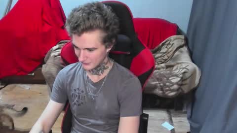 Snapshot of austen_milker chatting on October 21, 7:28 pm Austen online show from October 21, 7:28 pm