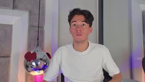 austinreeds online show from April 6, 2:29 pm