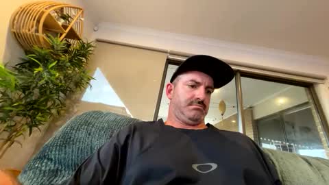 austintoner85 online show from February 24, 8:04 am