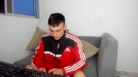 axel_smith10 online show from April 4, 10:45 am