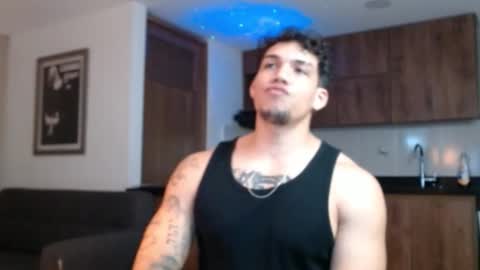 INDEPENDENT MODEL  online show from January 9, 1:11 am