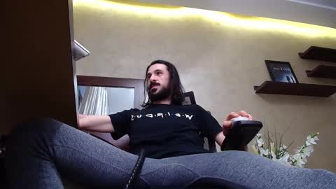 AxelColton online show from December 17, 6:24 am