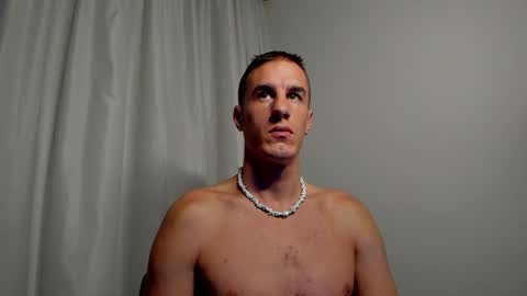 Axl online show from September 18, 11:51 pm