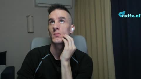 Axl online show from April 16, 9:39 pm