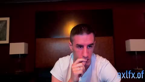 Axl online show from December 19, 7:40 pm