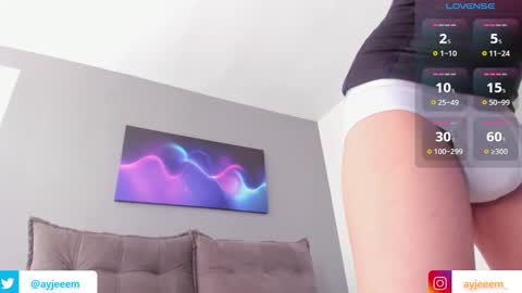 Andr  online show from October 31, 3:26 pm