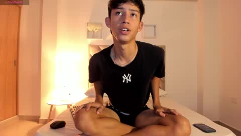 NOAHTT  online show from May 26, 10:06 pm