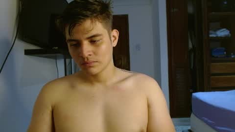 badbunny_69_ online show from April 1, 11:35 pm