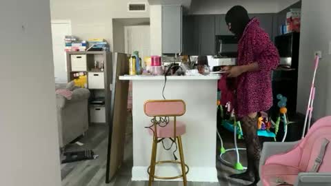 Bakingjeans online show from November 12, 7:19 pm