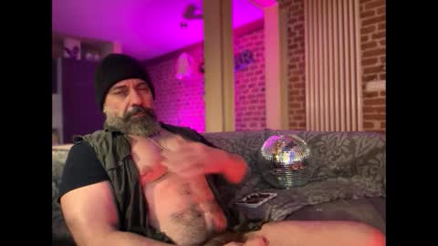 Snapshot of barba71 chatting on February 10, 9:14 am Military man 69 online show from February 10, 9:14 am