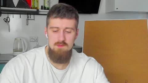 Snapshot of bearded_legend chatting on February 14, 8:26 pm Zeus online show from February 14, 8:26 pm