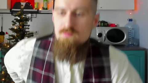 Snapshot of bearded_legend chatting on December 22, 7:31 pm Zeus online show from December 22, 7:31 pm