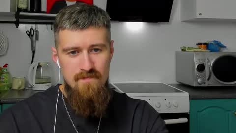 Snapshot of bearded_legend chatting on September 10, 11:36 pm Zeus online show from September 10, 11:36 pm