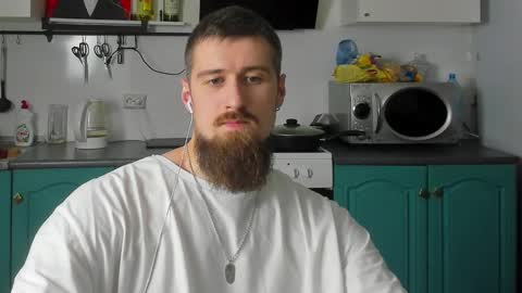 Snapshot of bearded_legend chatting on December 5, 7:18 pm Zeus online show from December 5, 7:18 pm