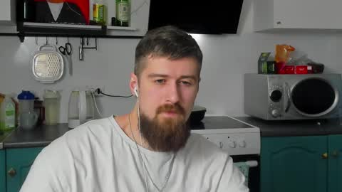 Snapshot of bearded_legend chatting on March 3, 9:45 pm Zeus online show from March 3, 9:45 pm