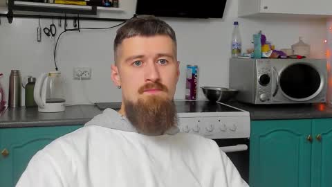 Snapshot of bearded_legend chatting on October 12, 12:26 am Zeus online show from October 12, 12:26 am