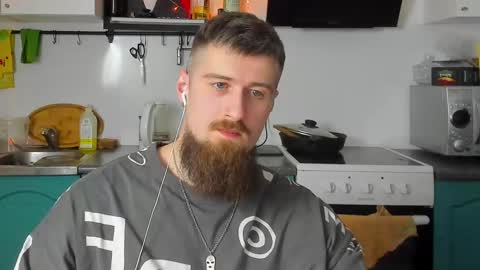 Snapshot of bearded_legend chatting on January 23, 9:18 pm Zeus online show from January 23, 9:18 pm