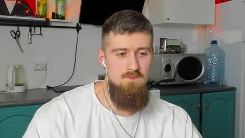 Snapshot of bearded_legend chatting on February 7, 9:48 pm Zeus online show from February 7, 9:48 pm