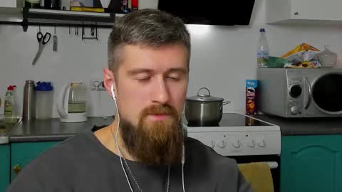 Snapshot of bearded_legend chatting on October 7, 9:30 pm Zeus online show from October 7, 9:30 pm