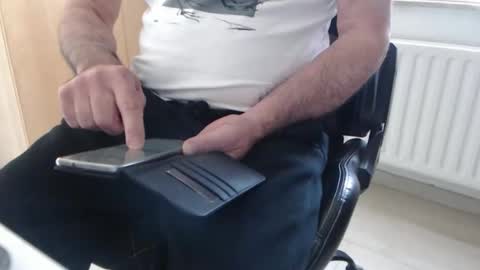 belgiumsnake0069 online show from April 24, 9:44 am