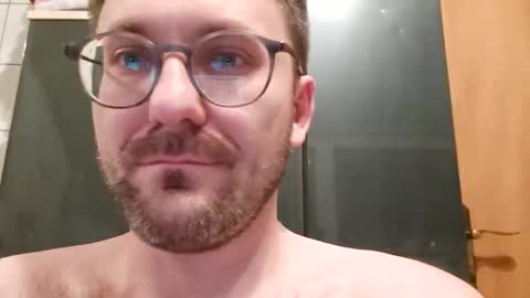 ben00189 online show from October 28, 6:43 pm