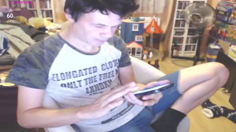 Snapshot of benijamin chatting on October 23, 8:51 am benijamin online show from October 23, 8:51 am