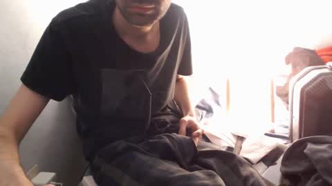 berceuse111 online show from April 6, 10:27 am