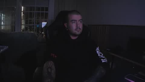 berto3389 online show from December 5, 8:27 pm