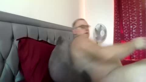 bigguy2014 online show from November 17, 1:36 pm