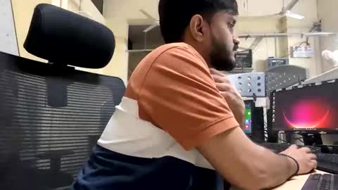 bighandsomesatisfy online show from December 2, 5:49 pm