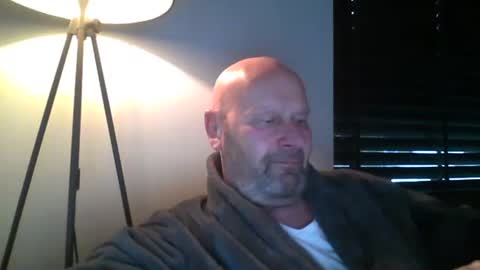 Snapshot of bigmike3339 chatting on February 24, 8:17 am bigmike3339 online show from February 24, 8:17 am