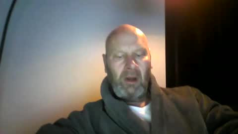 Snapshot of bigmike3339 chatting on January 15, 7:48 am bigmike3339 online show from January 15, 7:48 am