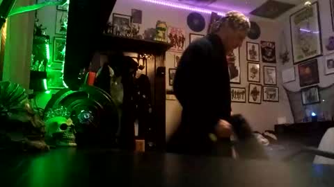 billygunn13 online show from December 13, 10:38 pm