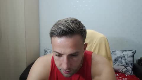 Snapshot of blondeagle chatting on October 22, 9:29 pm Mr Blond online show from October 22, 9:29 pm