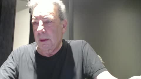 Snapshot of blueisles chatting on December 7, 9:17 am blueisles online show from December 7, 9:17 am