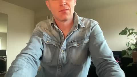 Snapshot of boegieboy76 chatting on March 11, 11:01 am ask me online show from March 11, 11:01 am