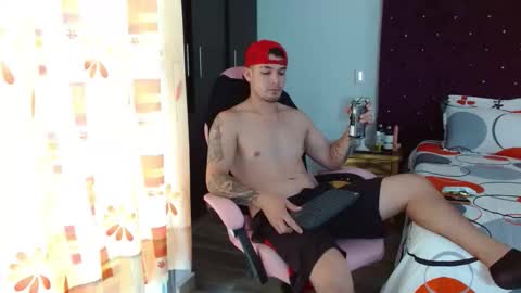 Snapshot of booyhott_ chatting on October 22, 7:49 pm booyhott_ online show from October 22, 7:49 pm
