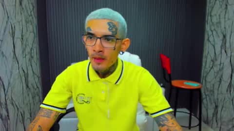 boy_tatto77 online show from December 17, 8:26 pm