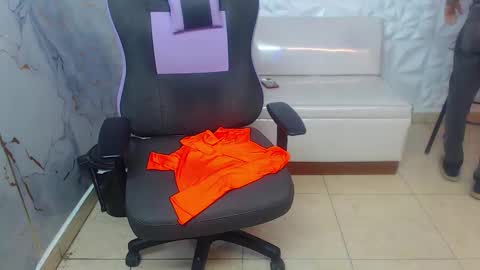 boy_tatto77 online show from February 8, 7:29 pm