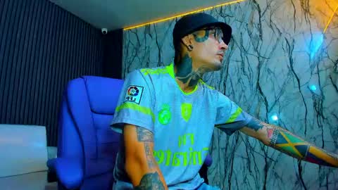 boy_tatto77 online show from March 18, 12:52 pm