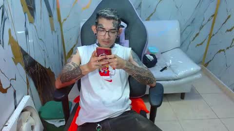 boy_tatto77 online show from February 15, 3:42 pm