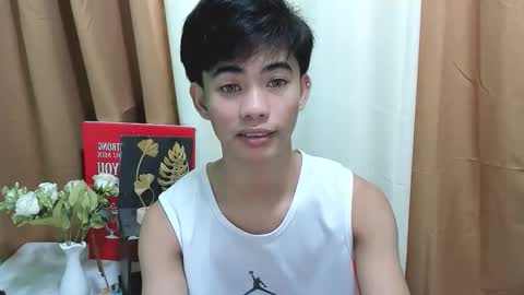 Snapshot of boynextdoor4ux chatting on October 23, 6:28 am HI IM JAMES DONT FORGET GIVE ME THUMBS UP AND JOIN TO MY FANCLUB online show from October 23, 6:28 am