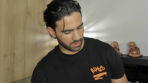 bradleymartin7 online show from December 14, 1:28 am