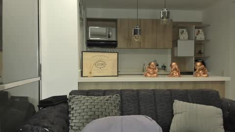 bradleymartin7 online show from December 17, 2:33 am