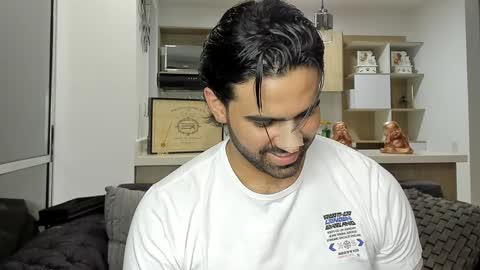 bradleymartin7 online show from December 20, 1:14 am